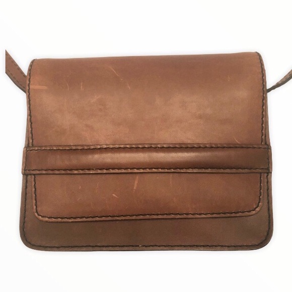 Madewell Handbags - Madewell brown leather Albury flap crossbody bag